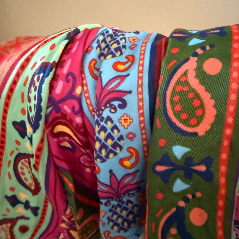 NWT Farm Rio Bandana midi dress
Vibrant Multicolor Wrap Dress - Picture 10 of 14